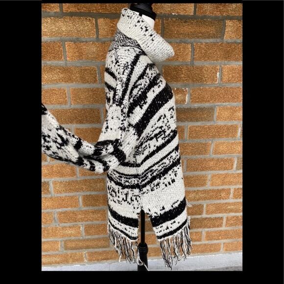 Willow & Clay
Fringed-Trim Cowl-Neck Sweater - Picture 6 of 11